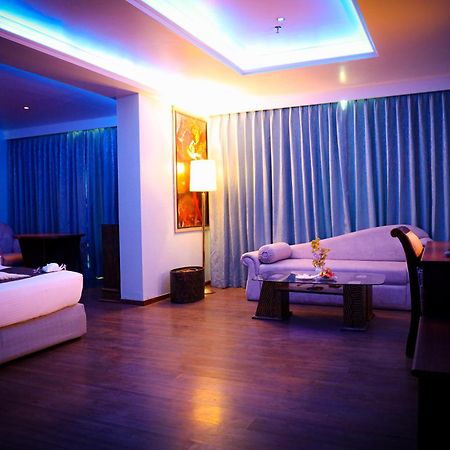 The Quilon Beach Hotel And Convention Center Kollam Exteriör bild