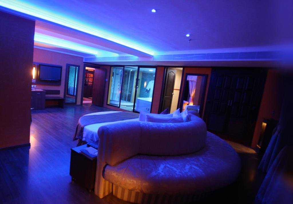 The Quilon Beach Hotel And Convention Center Kollam Exteriör bild