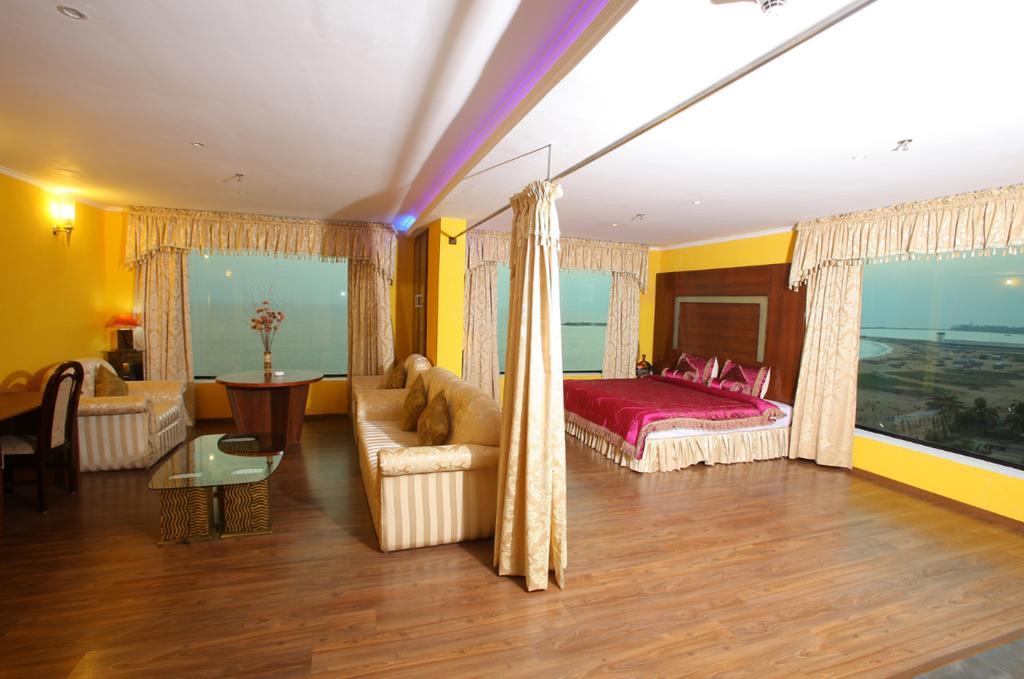The Quilon Beach Hotel And Convention Center Kollam Exteriör bild