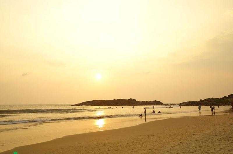 The Quilon Beach Hotel And Convention Center Kollam Exteriör bild