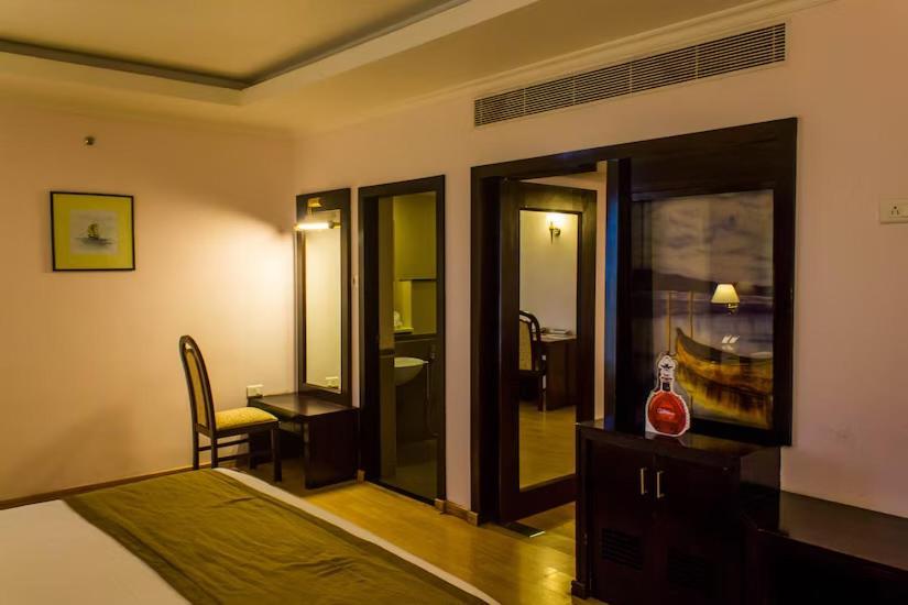 The Quilon Beach Hotel And Convention Center Kollam Exteriör bild