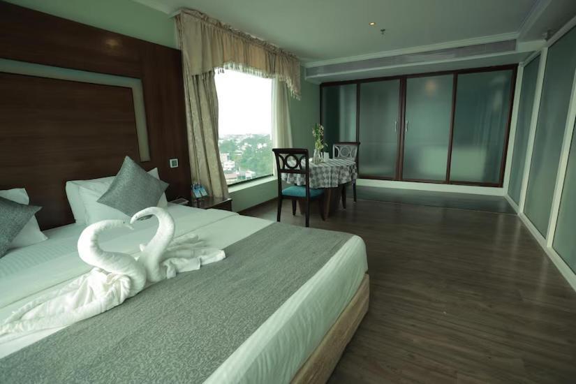The Quilon Beach Hotel And Convention Center Kollam Exteriör bild