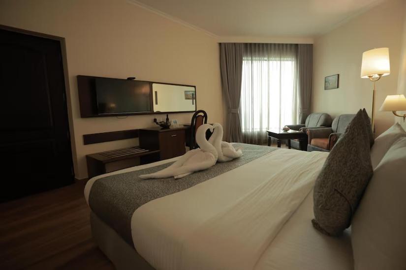 The Quilon Beach Hotel And Convention Center Kollam Exteriör bild
