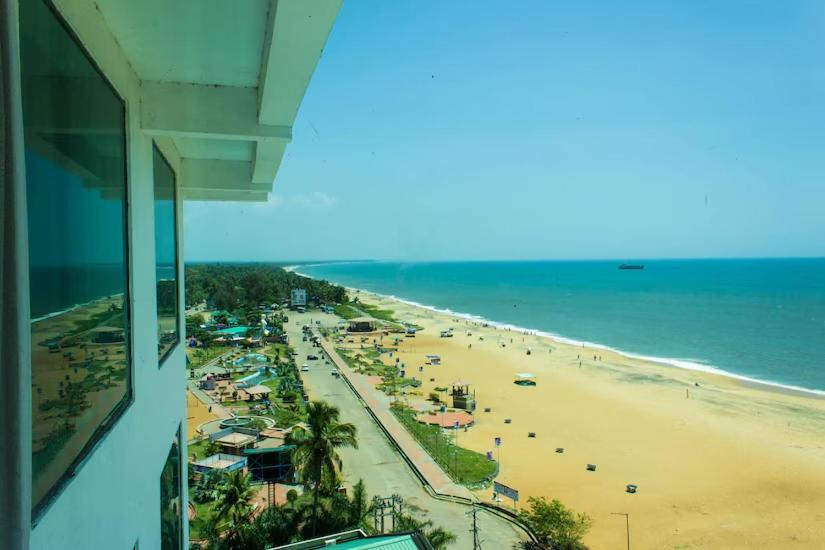 The Quilon Beach Hotel And Convention Center Kollam Exteriör bild