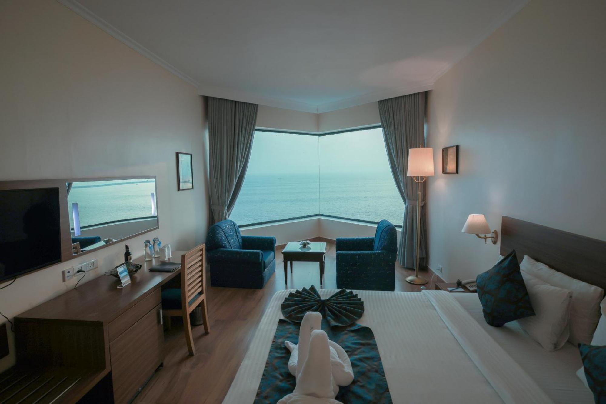 The Quilon Beach Hotel And Convention Center Kollam Exteriör bild