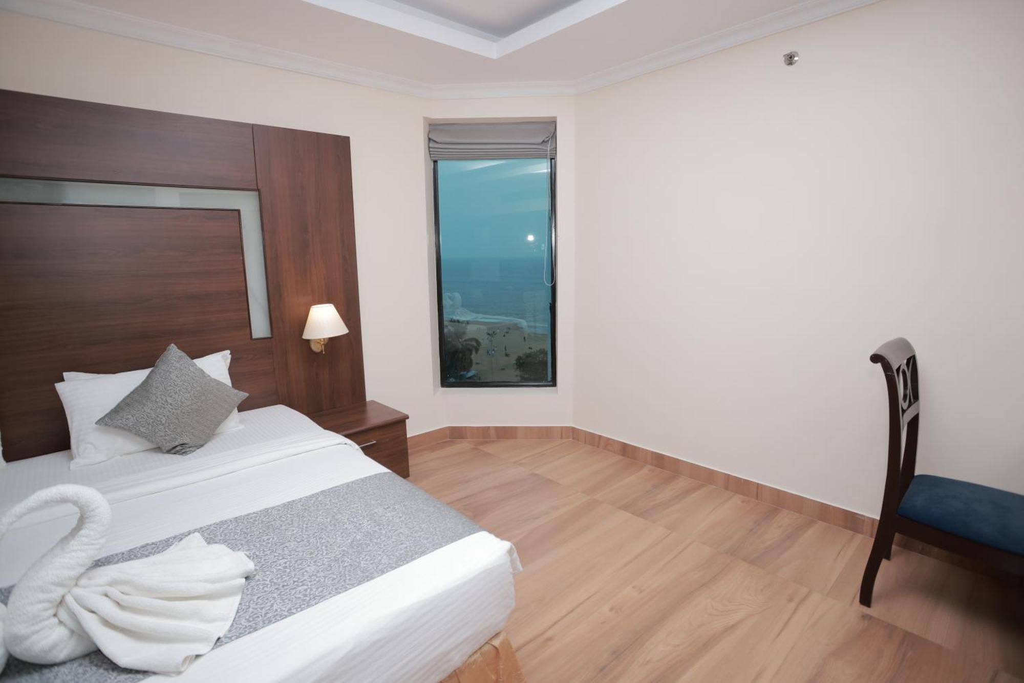 The Quilon Beach Hotel And Convention Center Kollam Exteriör bild