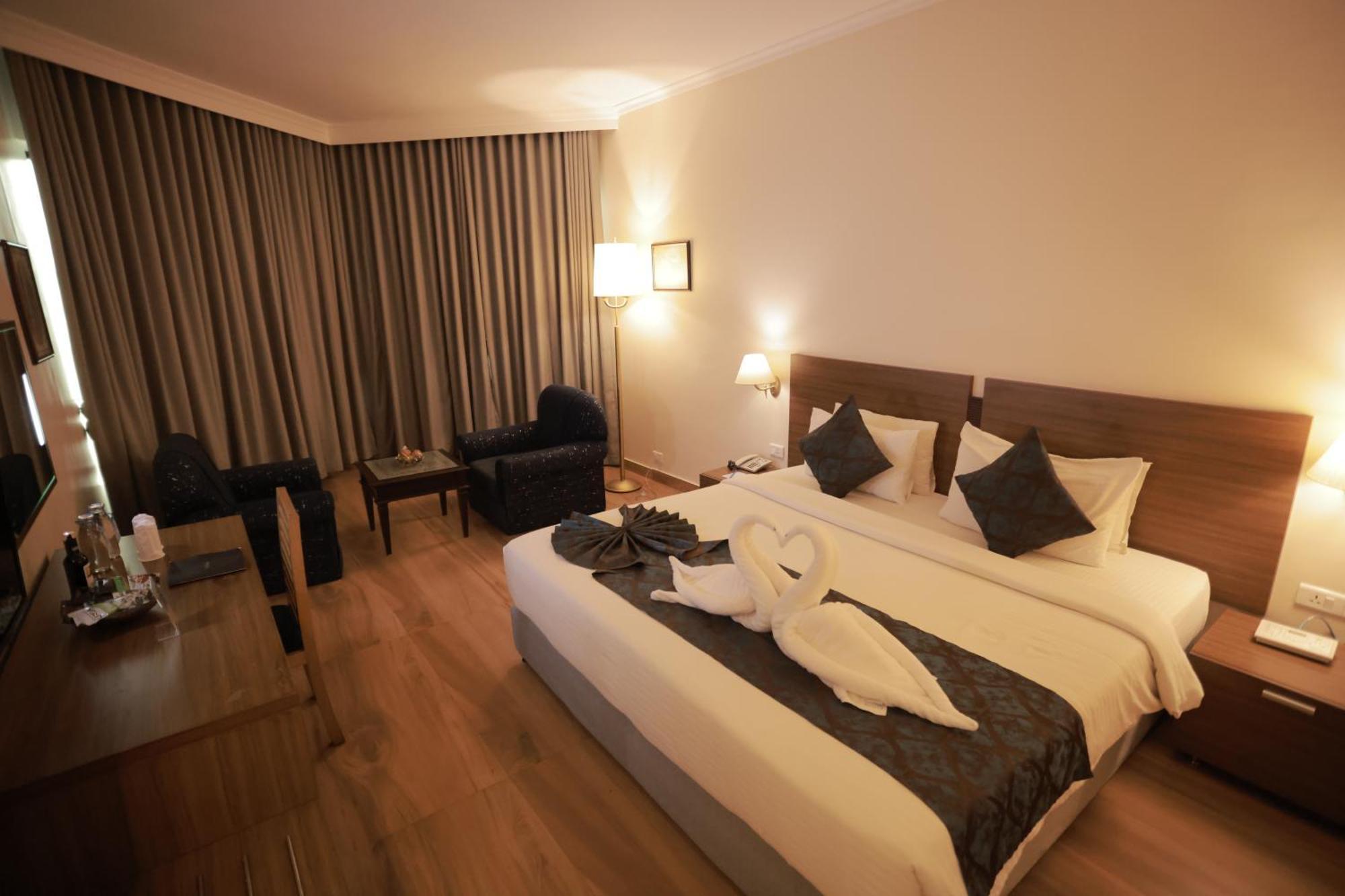 The Quilon Beach Hotel And Convention Center Kollam Exteriör bild