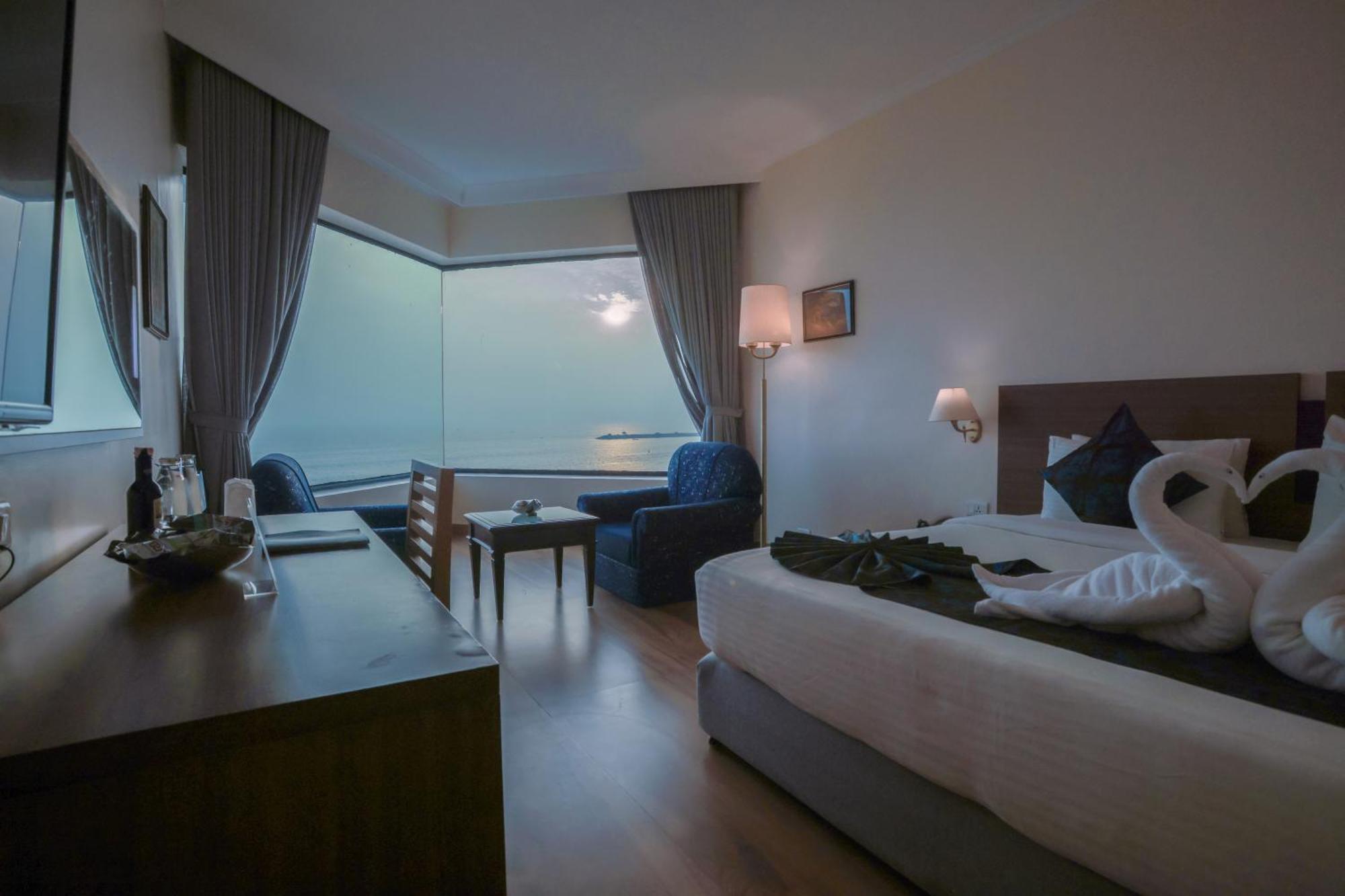 The Quilon Beach Hotel And Convention Center Kollam Exteriör bild