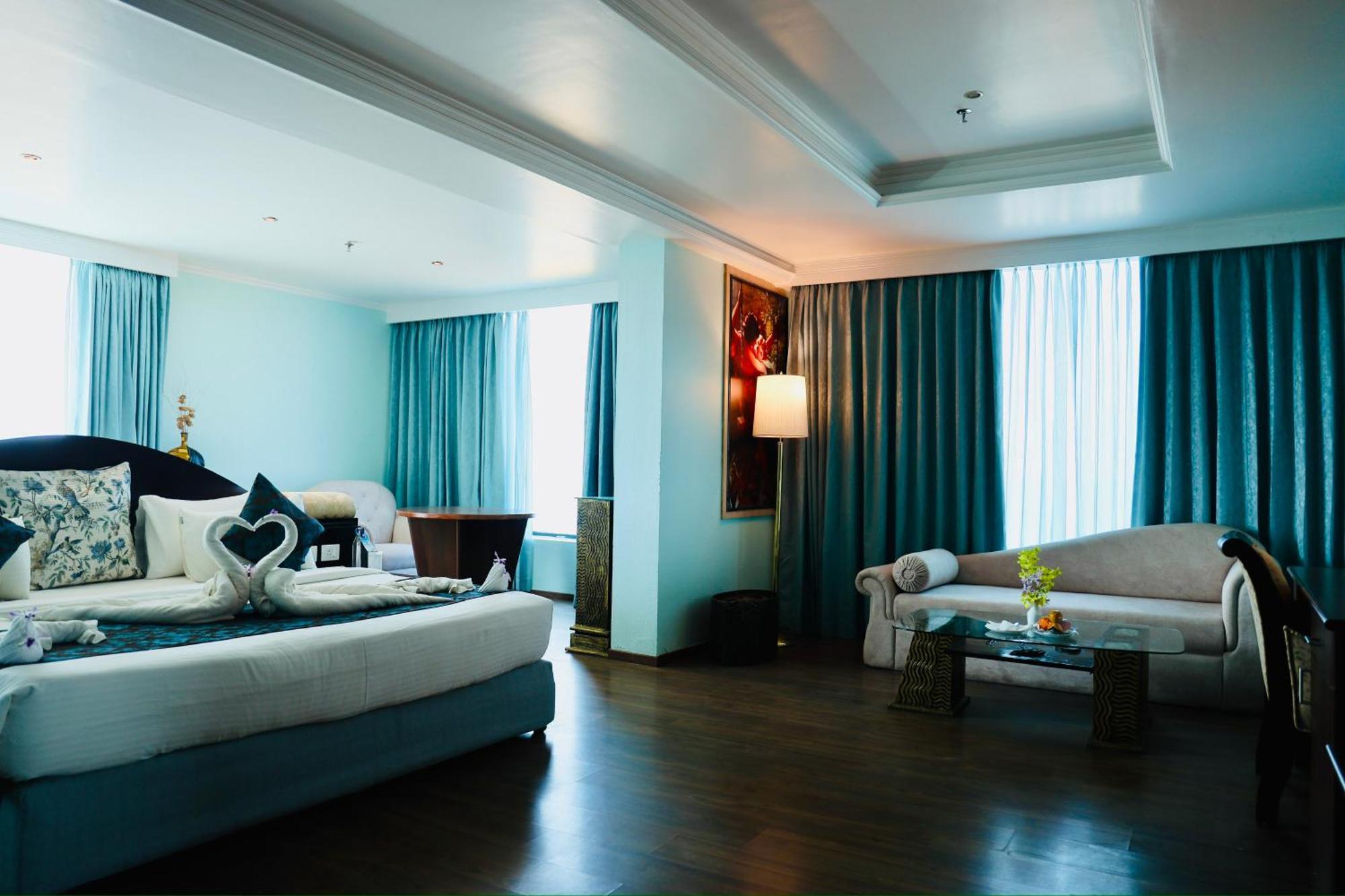 The Quilon Beach Hotel And Convention Center Kollam Exteriör bild