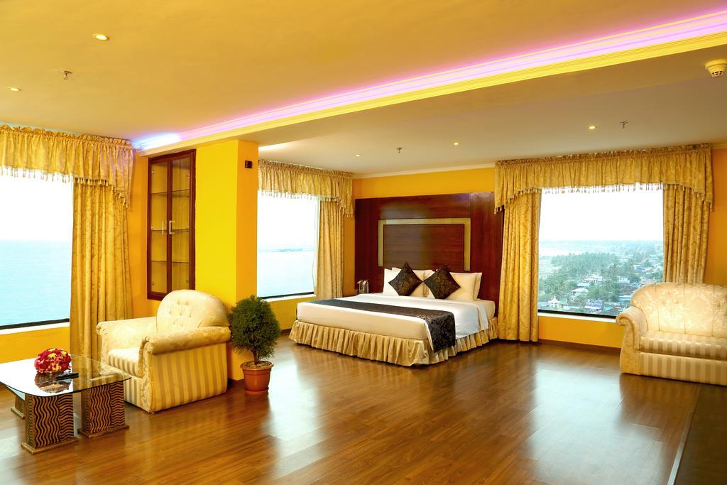 The Quilon Beach Hotel And Convention Center Kollam Exteriör bild