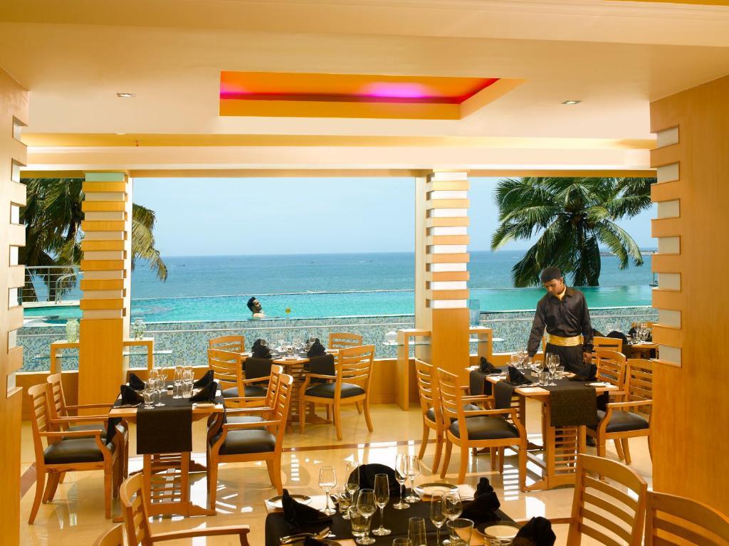 The Quilon Beach Hotel And Convention Center Kollam Exteriör bild