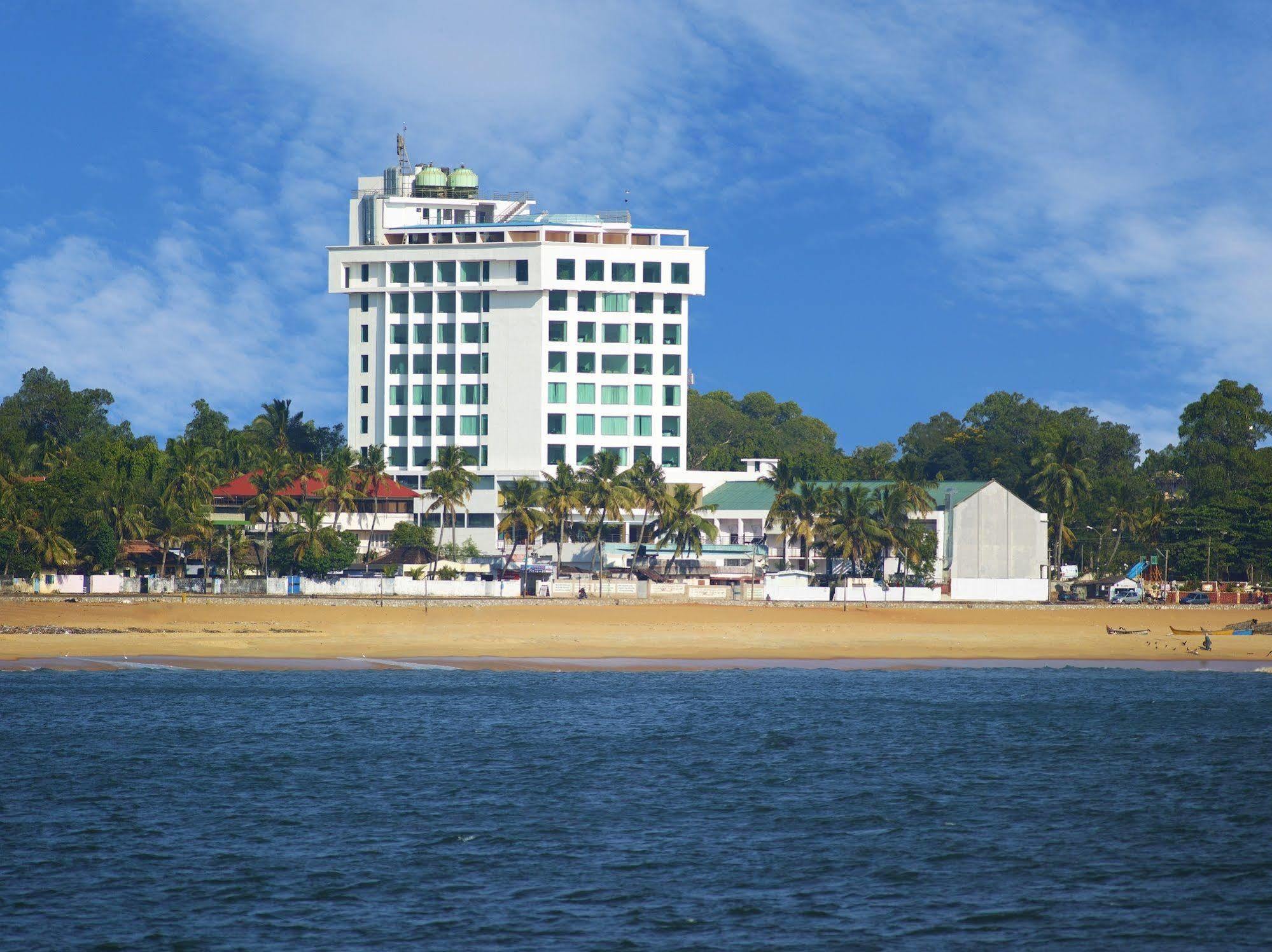 The Quilon Beach Hotel And Convention Center Kollam Exteriör bild